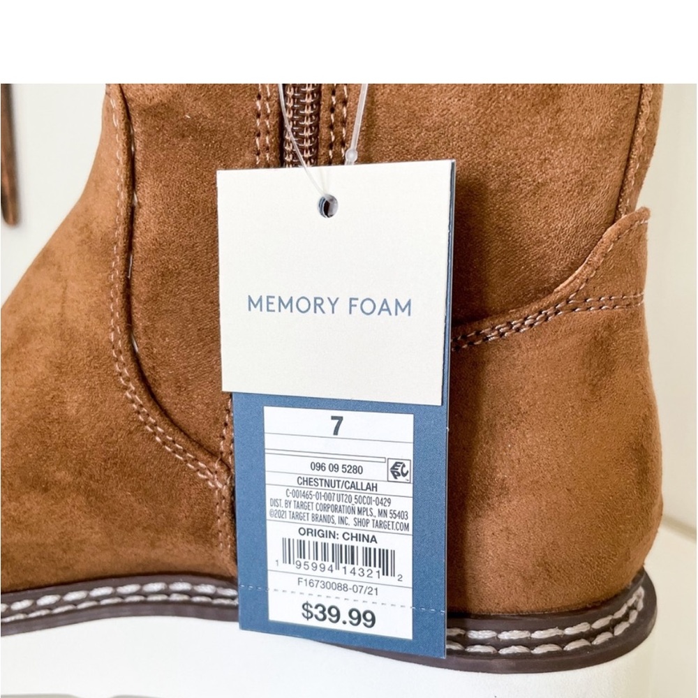 Womens new in box with tags camel color suede ankle boots - Picture 9 of 9